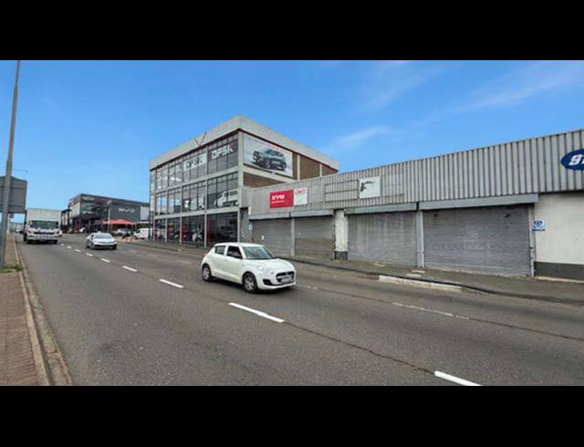 700M² SHOWROOM TO LET IN STAMFORD HILL